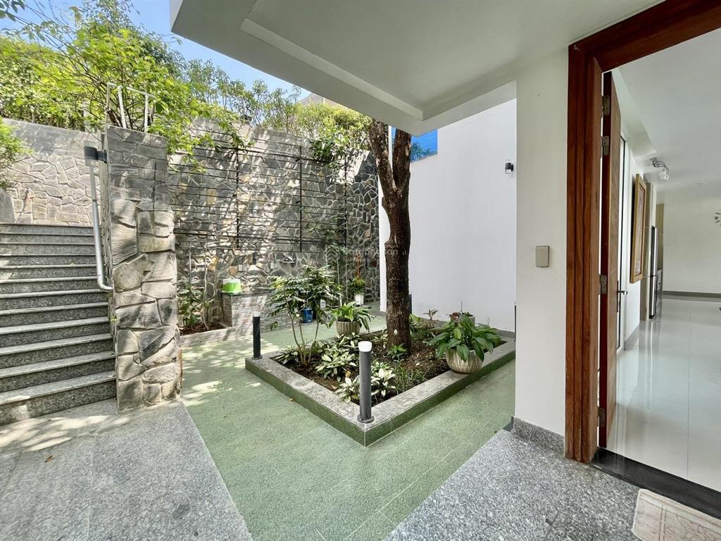 Sốc giá! bán biệt thự 2 mặt tiền có hồ bơi  khu biệt thự biển anh nguyễn 340m2 không có căn thứ 2