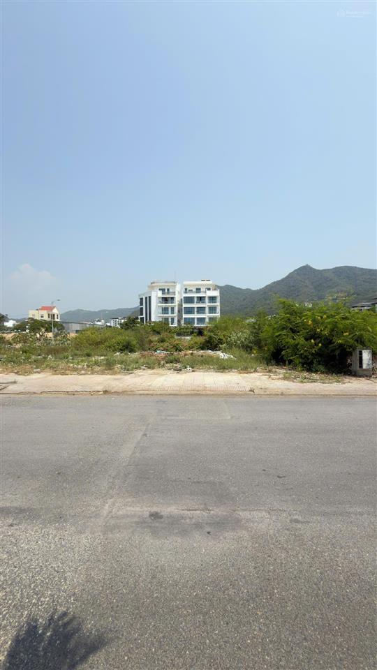 Bán đất biệt thự kđt vĩnh hoà 453,1m2 ( rộng 15m ) nguyễn cơ thạch ngay bến du thuyền  115trđ/m2