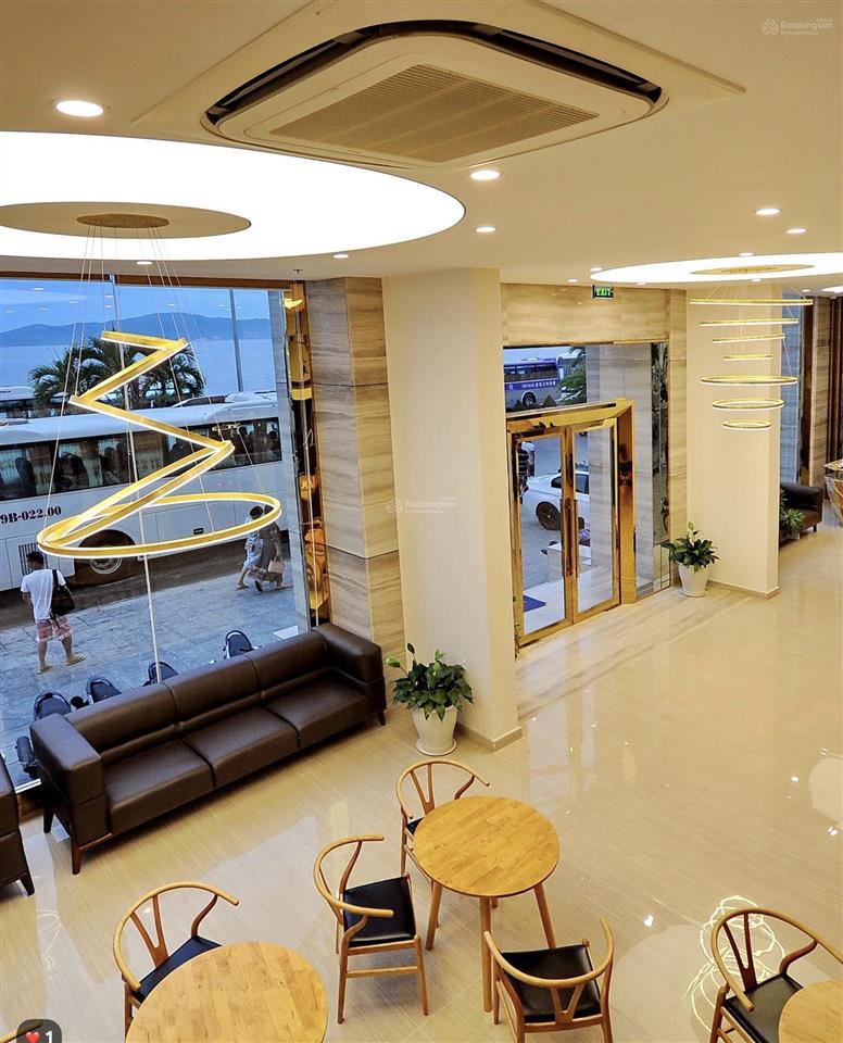 Bán khách sạn 3 sao lenid  2 mặt tiền  view trực diện biển nha trang  rộng 18m  300 tỷ