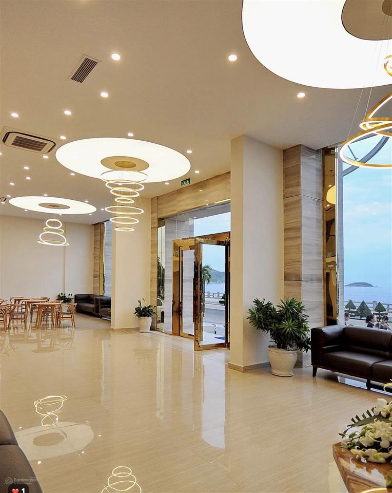 Bán khách sạn 3 sao lenid  2 mặt tiền  view trực diện biển nha trang  rộng 18m  300 tỷ
