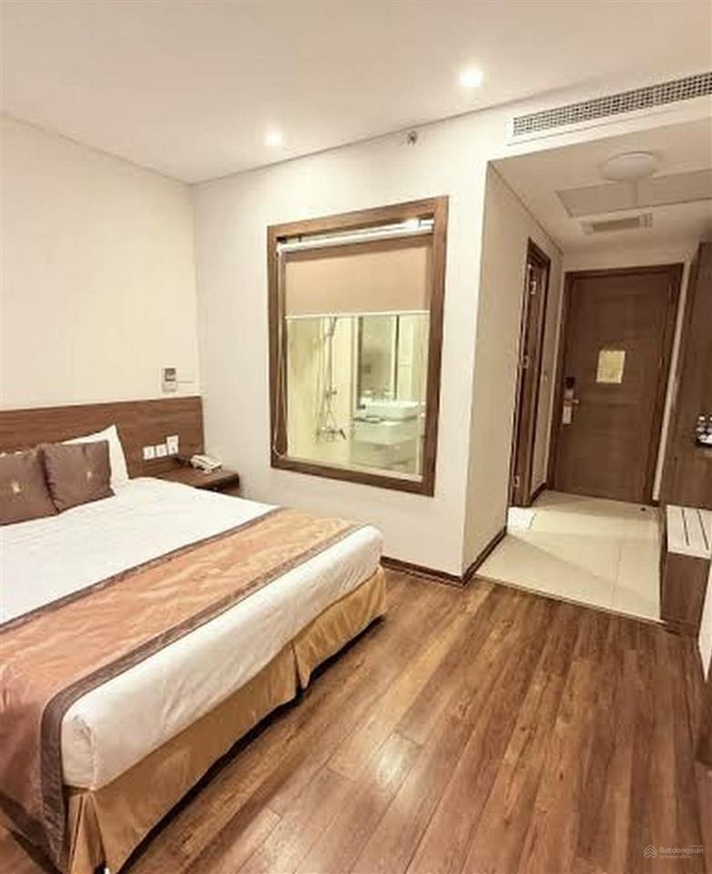 Bán khách sạn 3 sao lenid  2 mặt tiền  view trực diện biển nha trang  rộng 18m  300 tỷ