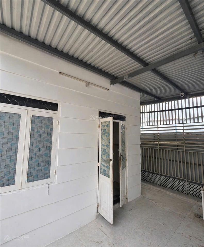 Dưới 3 tỷ mà có nhà góc? gần nhà thờ núi sạn, ngang 5,5m quá đẹp