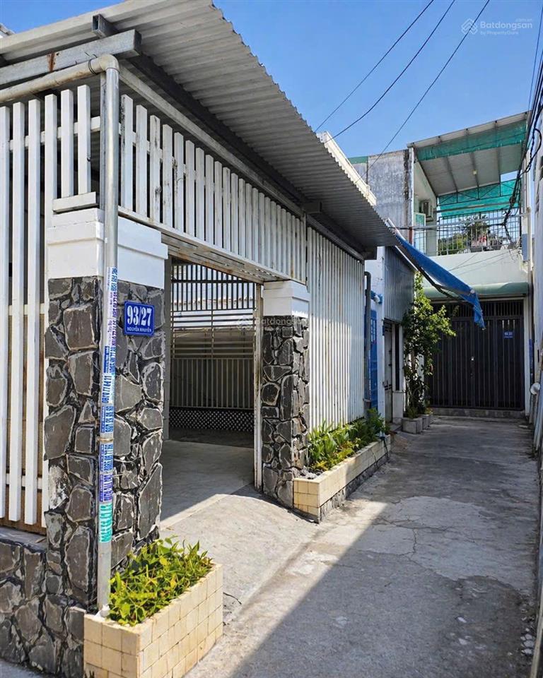 Dưới 3 tỷ mà có nhà góc? gần nhà thờ núi sạn, ngang 5,5m quá đẹp