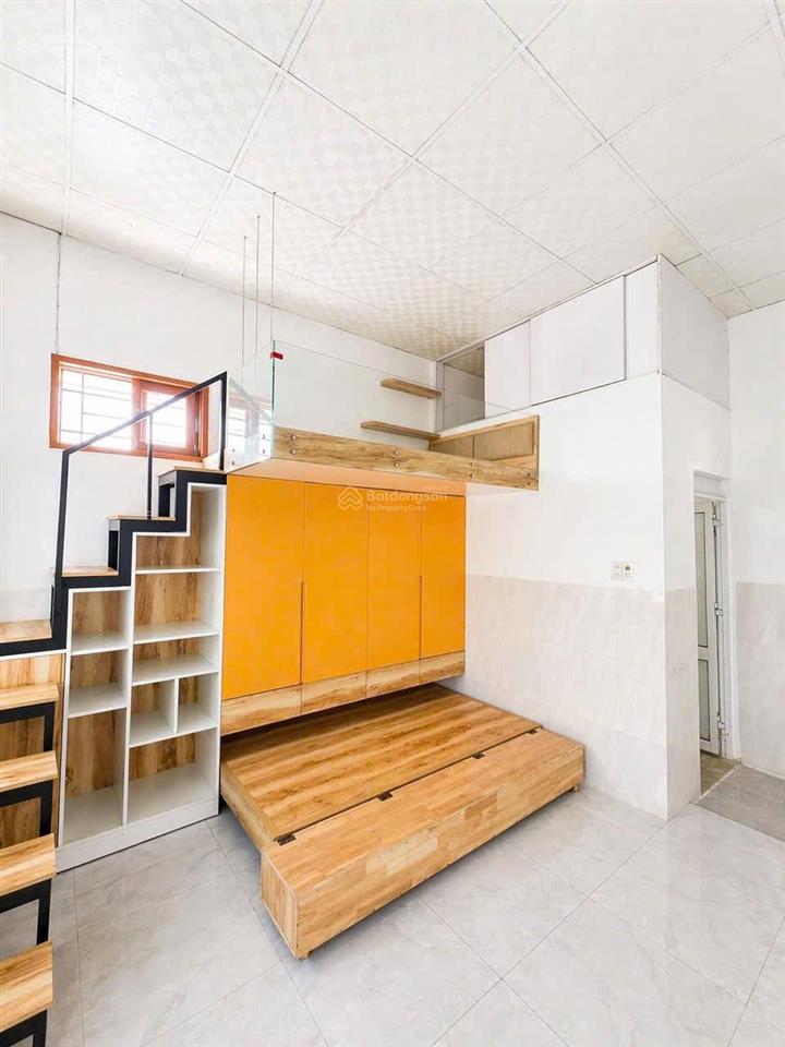 Dưới 3 tỷ mà có nhà góc? gần nhà thờ núi sạn, ngang 5,5m quá đẹp
