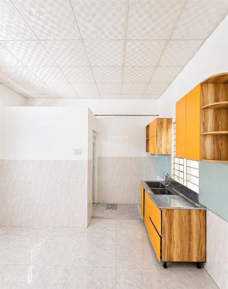 Dưới 3 tỷ mà có nhà góc? gần nhà thờ núi sạn, ngang 5,5m quá đẹp