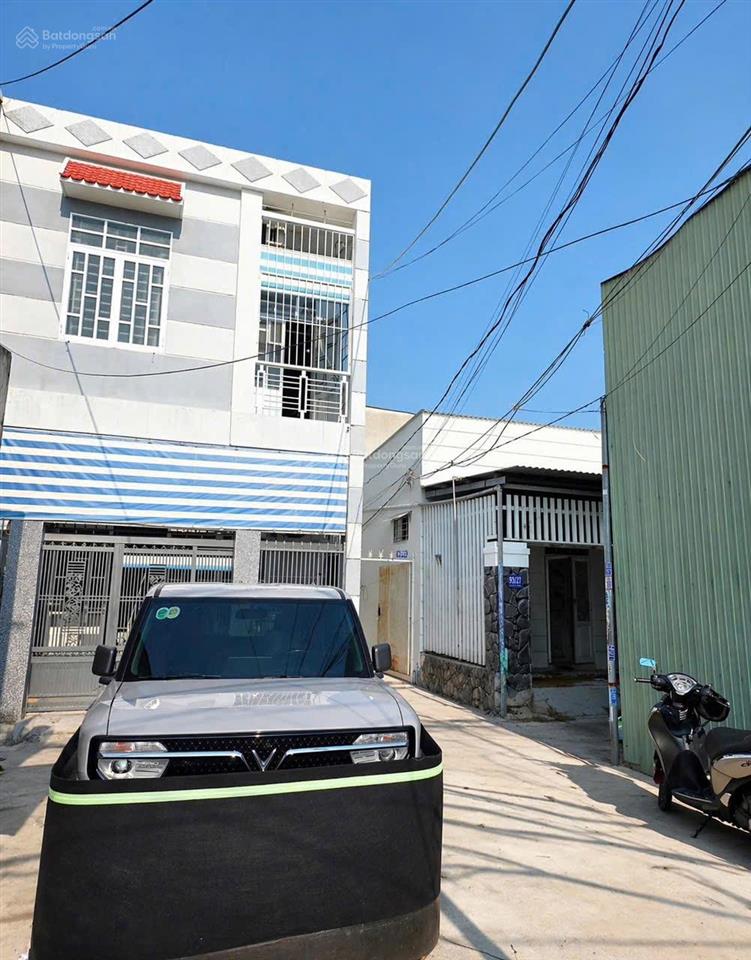 Dưới 3 tỷ mà có nhà góc? gần nhà thờ núi sạn, ngang 5,5m quá đẹp