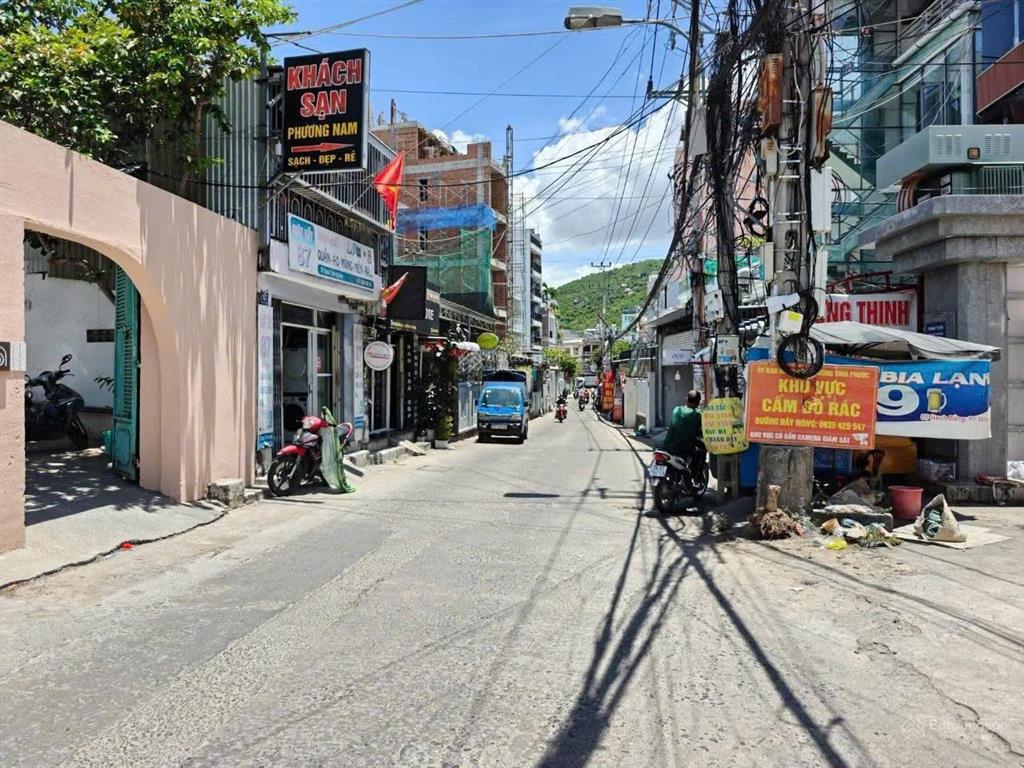 Nhà cấp 4 cách biển 2 phút hẻm ô tô 5m chỉ 3,28 tỷ tại phường bắc nha trang