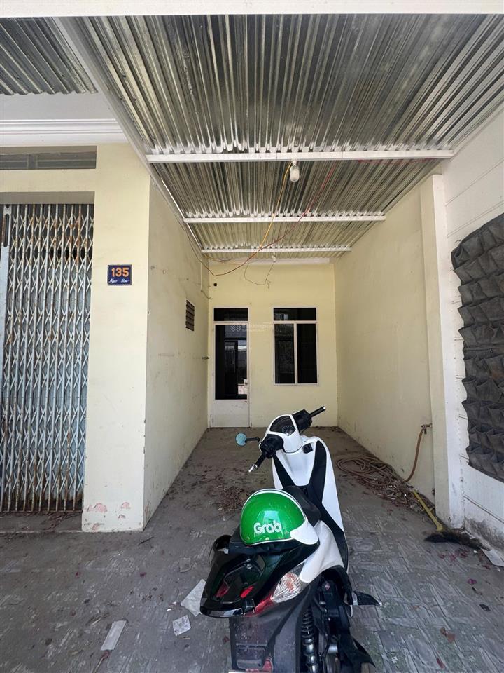 Bán nhà 2 tầng mặt tiền ngô đến ngang 8m  ô tô đậu trong sân  chỉ 4,2 tỷ