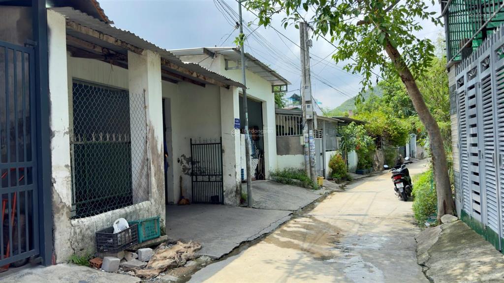 Bán đất 141m (rộng 6m, nở hậu 7,6m)  giá 2,95 tỷ  đất ở 100%  cách đường nguyễn xiển 300m