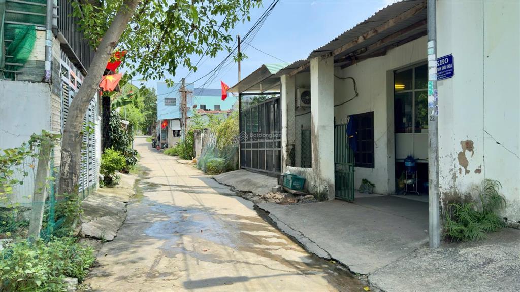 Bán đất 141m (rộng 6m, nở hậu 7,6m)  giá 2,95 tỷ  đất ở 100%  cách đường nguyễn xiển 300m