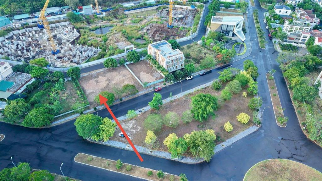 Lô đất 3 mặt tiền vị trí kim cương view công viên, kđt biển an viên 585m² (rộng 18,3m)  90trđ/m2