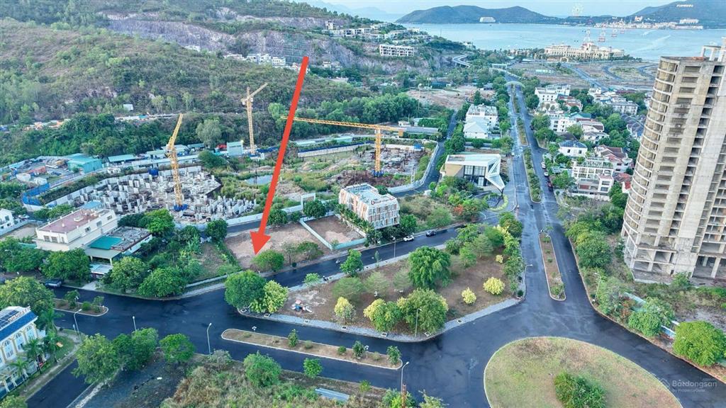 Lô đất 3 mặt tiền vị trí kim cương view công viên, kđt biển an viên 585m² (rộng 18,3m)  90trđ/m2