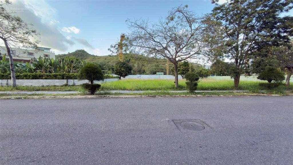Lô đất 3 mặt tiền vị trí kim cương view công viên, kđt biển an viên 585m² (rộng 18,3m)  90trđ/m2