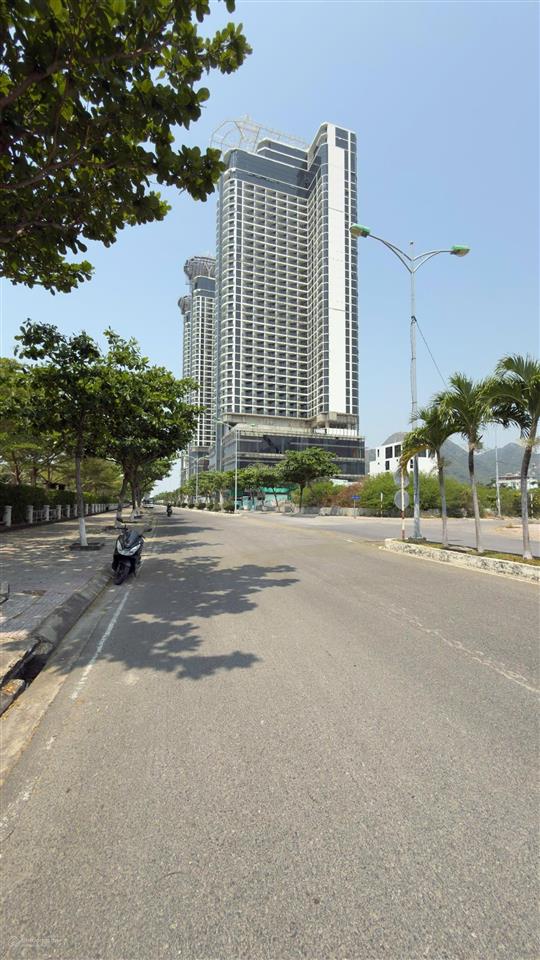Bán đất biệt thự kđt vĩnh hoà 453,1m2 (rộng 15m) nguyễn cơ thạch  ngay bến du thuyền  115trđ/m2