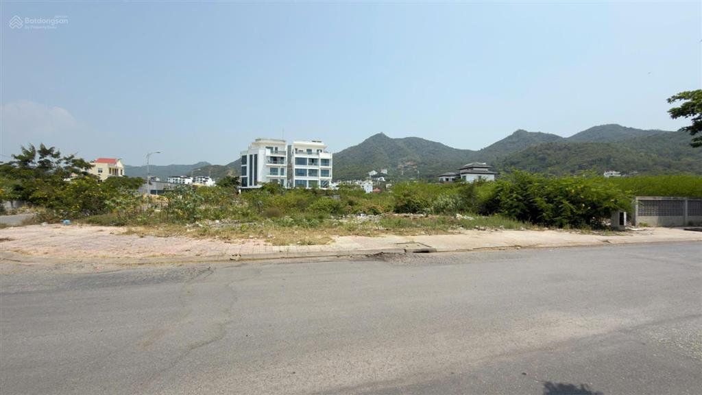Bán đất biệt thự kđt vĩnh hoà 453,1m2 (rộng 15m) nguyễn cơ thạch  ngay bến du thuyền  115trđ/m2