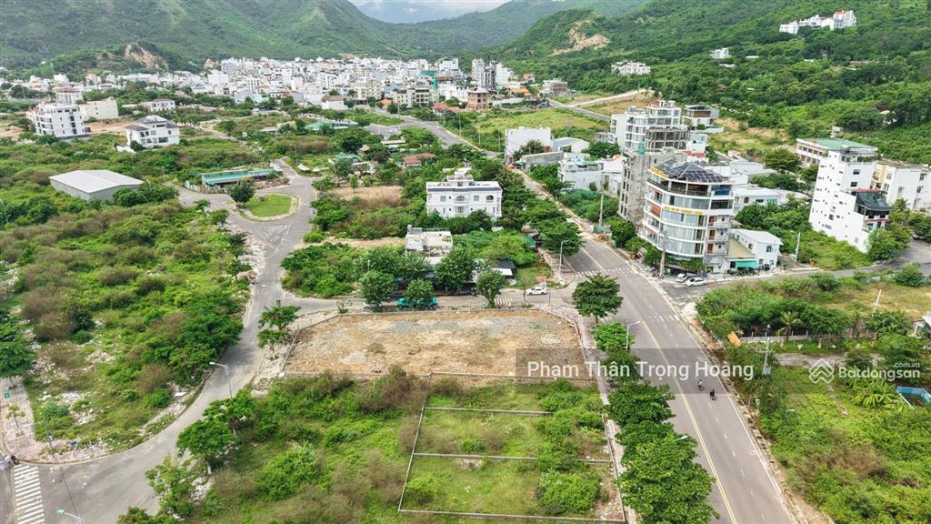 Siêu phẩm hiếm có! bán nhanh lô góc 3 mặt tiền phạm văn đồng ngang 27,8m ngay bến du thuyền quốc tế
