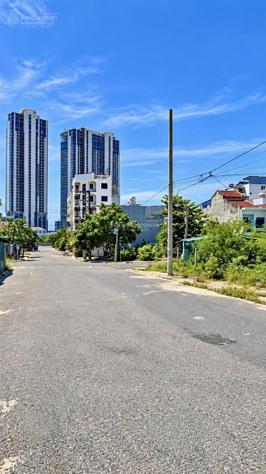 Bán đất mặt tiền triệu quốc đạt  cách biển chỉ 500m  142,9m2 (rộng 8m)  giá 92 triệu/m2