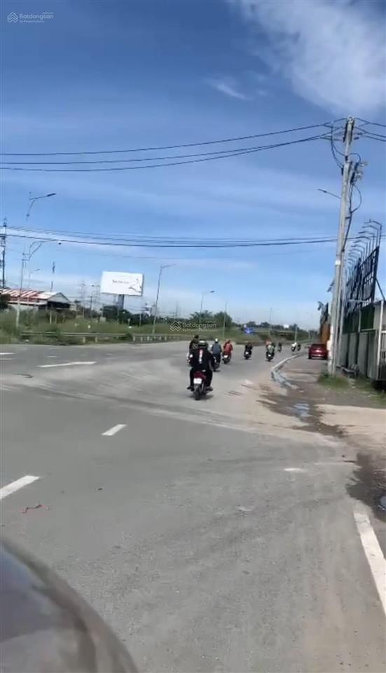 Cho thuê 14.200m2 (với chiều ngang hơn 100m) đất mặt tiền đường nguyễn hữu thọ  nhơn đức  nhà bè