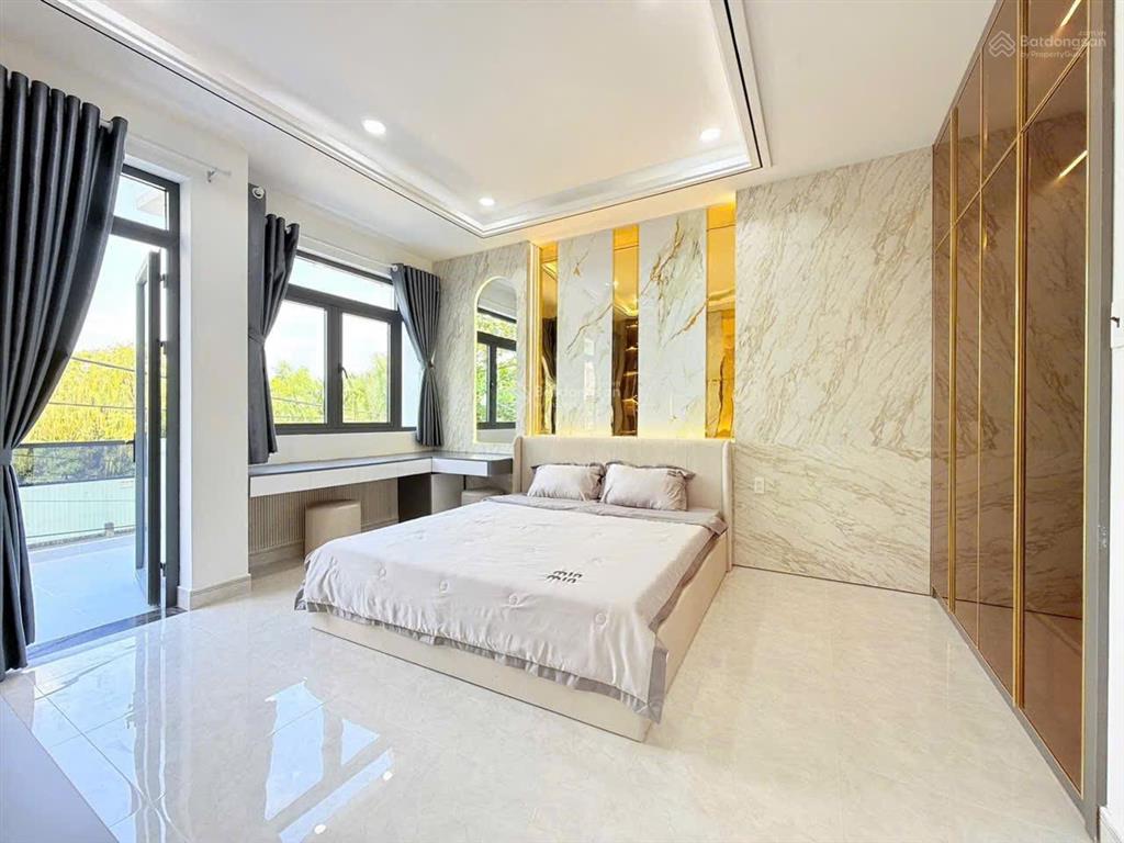 Bán nhà phố 4 tầng 6x13,5m có thang máy khu vip ô mê li ~ đào tông nguyên ~ nhà bè  chỉ có 9,6 tỷ