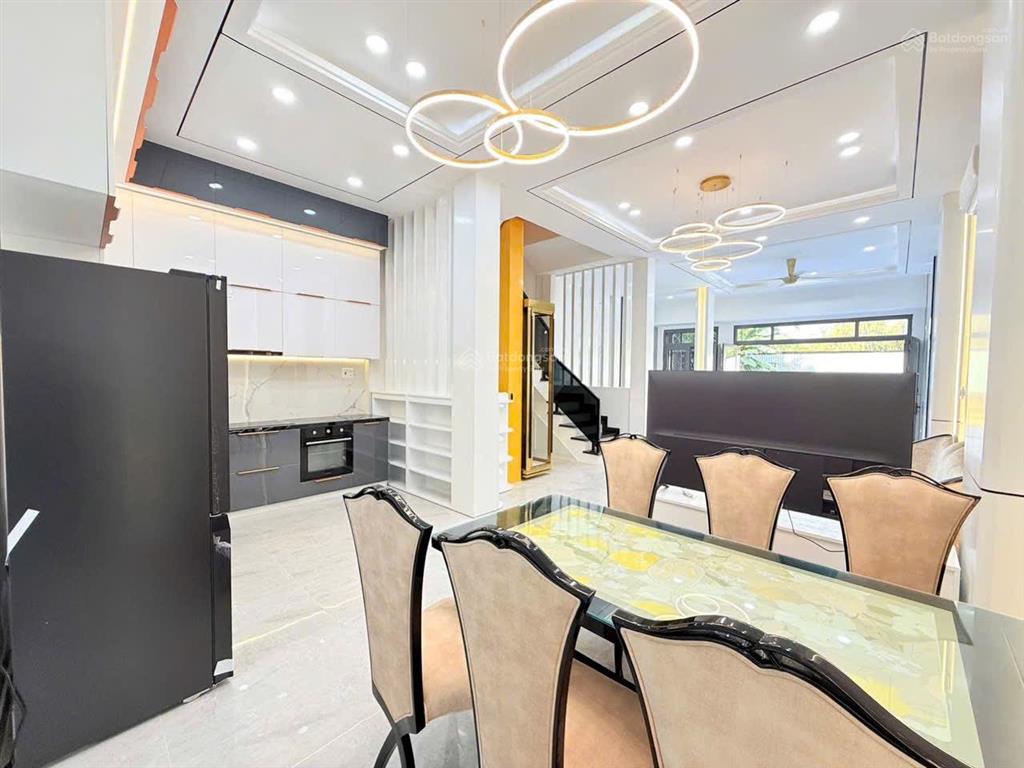 Bán nhà phố 4 tầng 6x13,5m có thang máy khu vip ô mê li ~ đào tông nguyên ~ nhà bè  chỉ có 9,6 tỷ