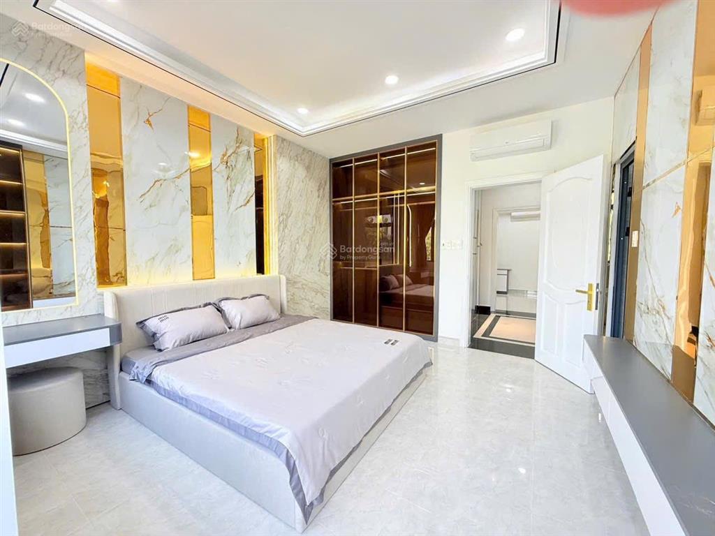 Bán nhà phố 4 tầng 6x13,5m có thang máy khu vip ô mê li ~ đào tông nguyên ~ nhà bè  chỉ có 9,6 tỷ