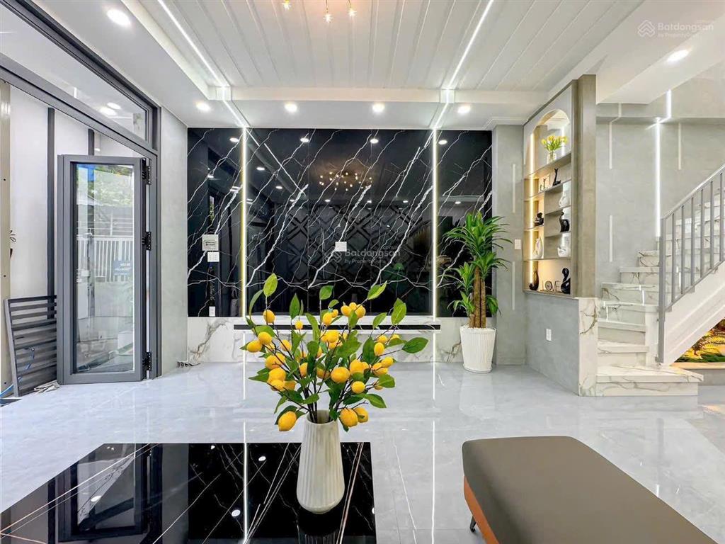 Bán nhà đẹp full nội thất về ở liền hẻm 861  giá chỉ 6,7tỷ phường tân hưng  quận giáp q4 gần q1