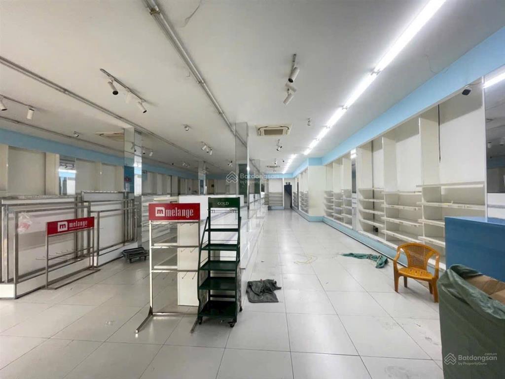 Cho thuê mặt bằng siêu đẹp  dt 11 x 28m  nguyễn thị thập  quận 7 giá thuê 165 tr/1th