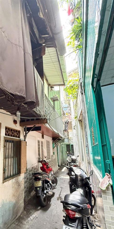 Bán gấp nhà trung tâm quận 1 gần chợ bến thành  giá chỉ 5,39 tỷ (sổ đang vay ngân hảng 4 tỷ)