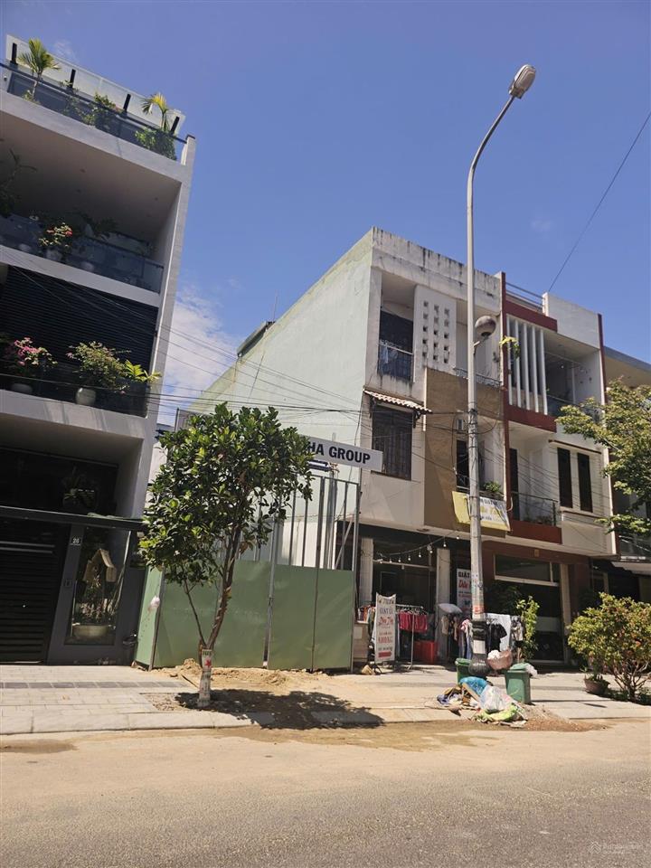 Bán nhà đường lê văn hưu  đường 10,5m gần tổ hợp khán đài pháo hoa sun group