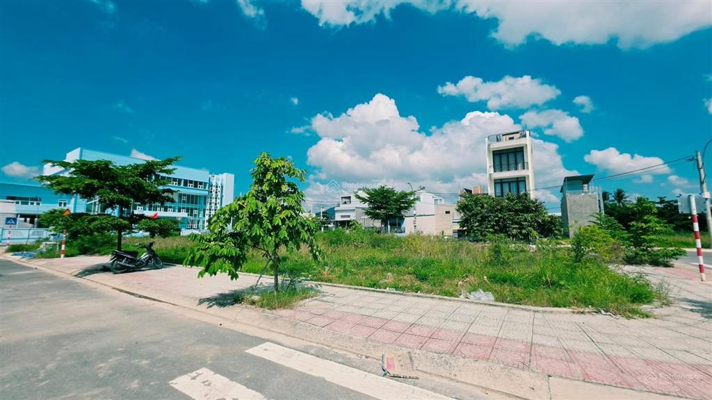 Bán nhanh lô đất với giá tốt, đối diện công viên, tđc ngọc hiệp, nha trang