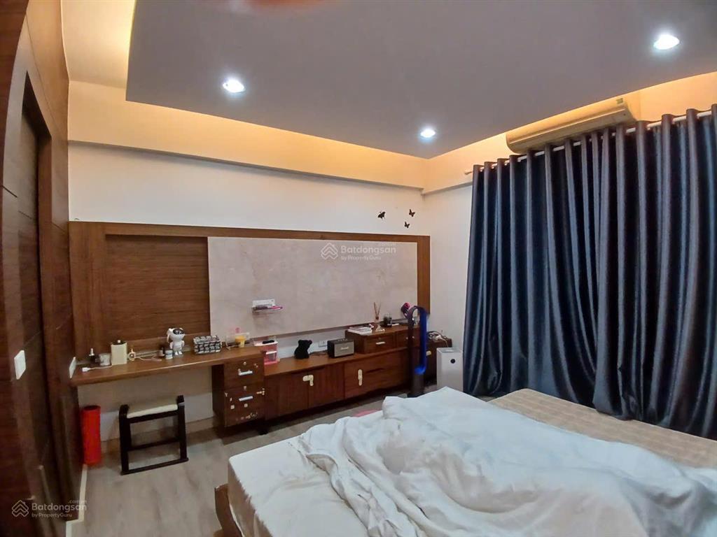 Bán căn hộ cảnh viên 3, diện tích 118m2, 3pn, 2wc, nội thất đầy đủ. giá bán 10 tỷ