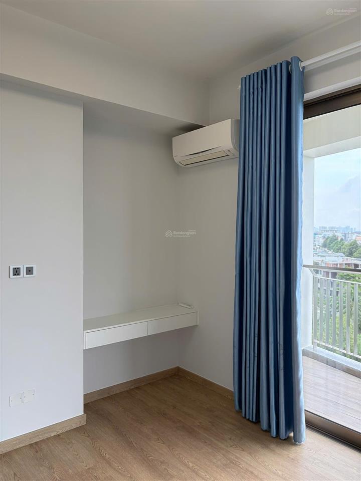 Cho thuê căn hộ 2pn midtown the peak loại 2 ban công, đã sơn sửa mới hết!