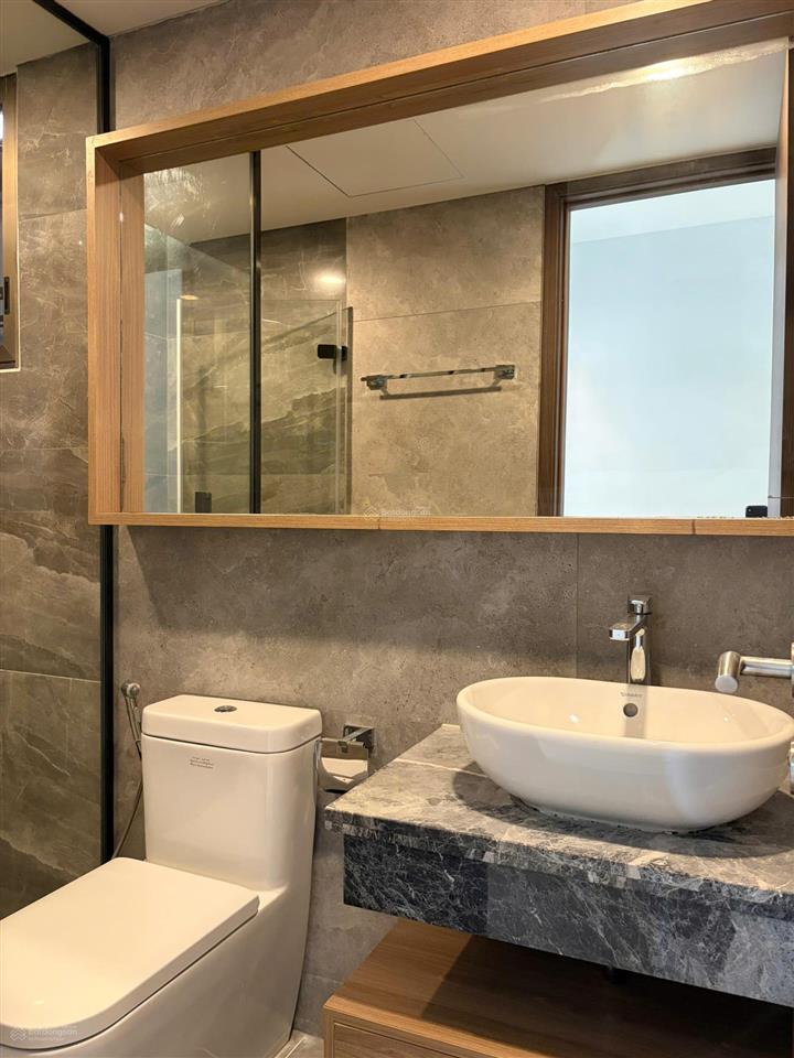 Cho thuê căn hộ 2pn midtown the peak loại 2 ban công, đã sơn sửa mới hết!