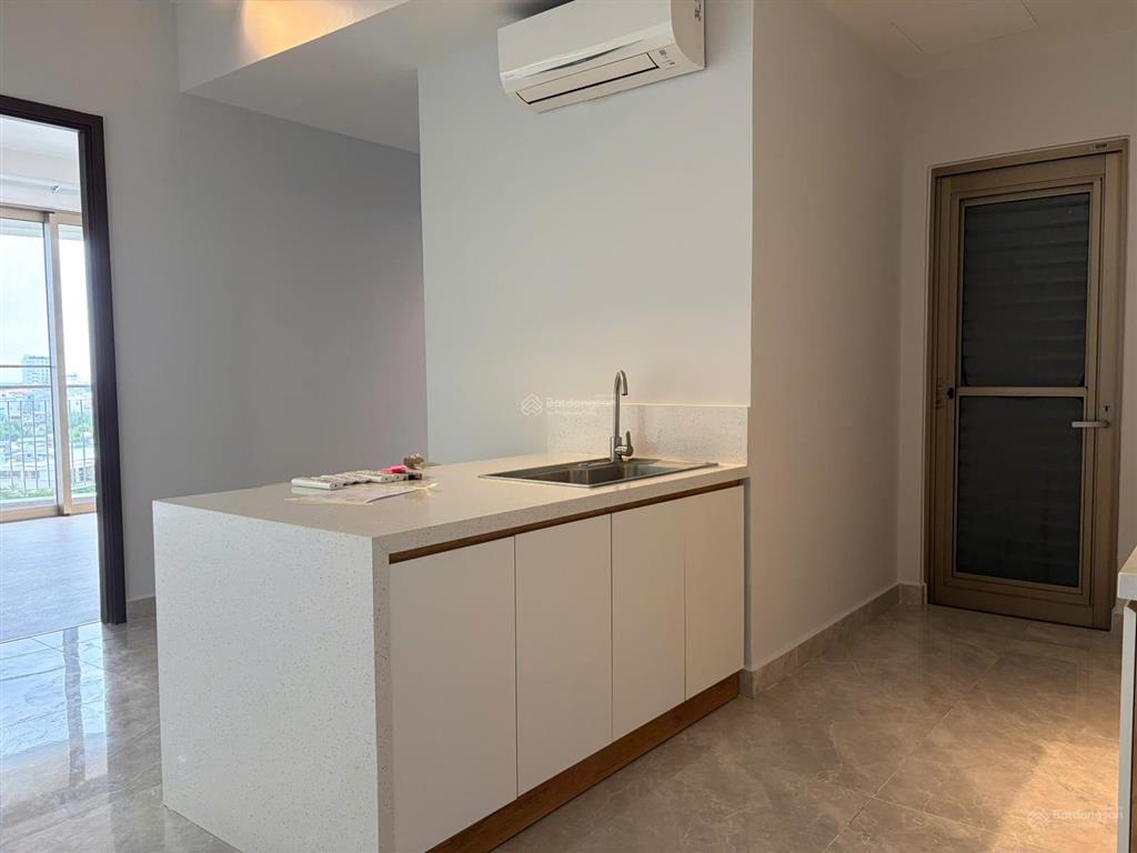 Cho thuê căn hộ 2pn midtown the peak loại 2 ban công, đã sơn sửa mới hết!