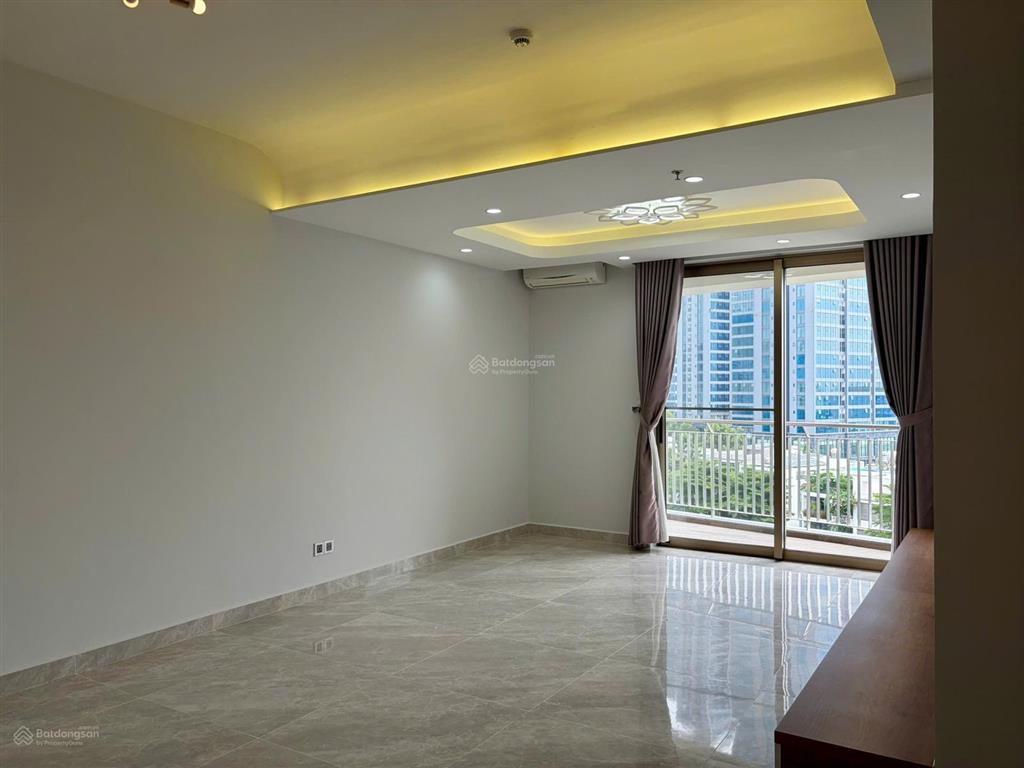 Cho thuê căn hộ 2pn midtown the peak loại 2 ban công, đã sơn sửa mới hết!