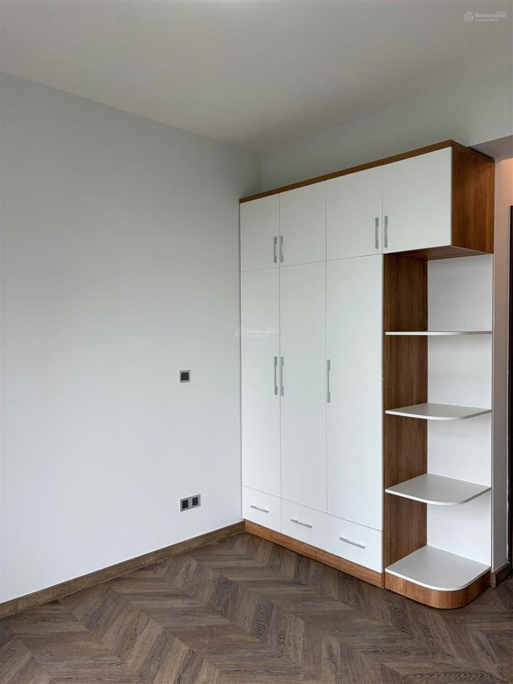 Cho thuê căn hộ 2pn midtown the peak loại 2 ban công, đã sơn sửa mới hết!