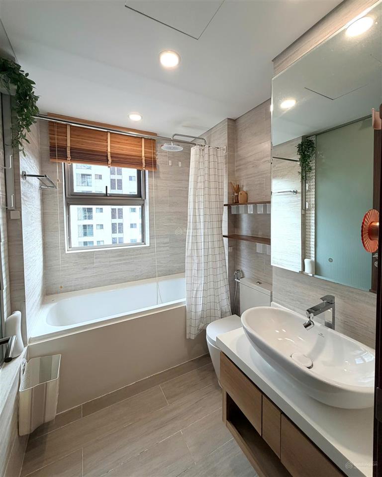 Cho thuê căn góc tại midtown the signature, 99m2, 3pn, 2wc, view đẹp