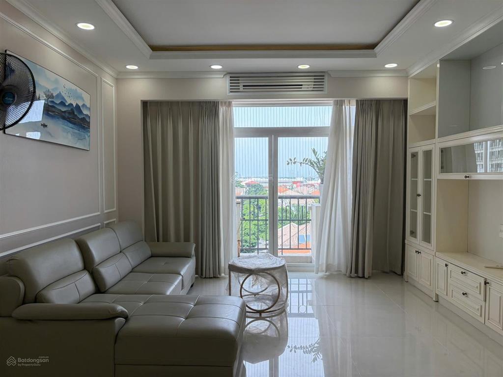 Cho thuê căn hộ cảnh viên 2, tầng cao, view biệt thự thoáng mát, 3pn, 2wc. giá thuê 1.200 usd