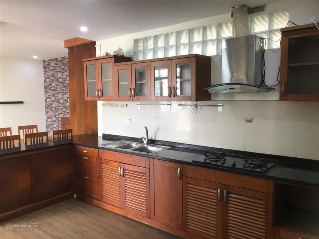 Cho thuê căn hộ cảnh viên 2 lầu cao, 3pn, ntdd. giá thuê 20tr/tháng