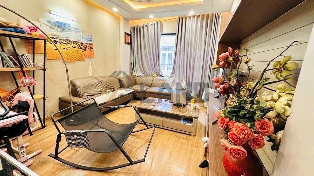 Nhà cực đẹp chủ cần bán gấp!!8,5 tỉ 4 tầng ngay kha vạn cân  trung tâm thủ đức  cực đẹp