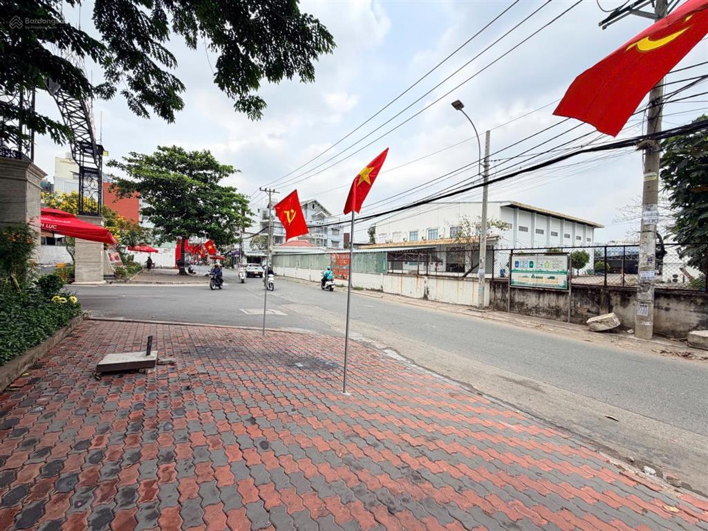 Định cư bán gấp đất có nhà,nhà xưởng dt 5.564m2 ngang 100m. còn tl mạnh.ngay khu đô thị trường thọ