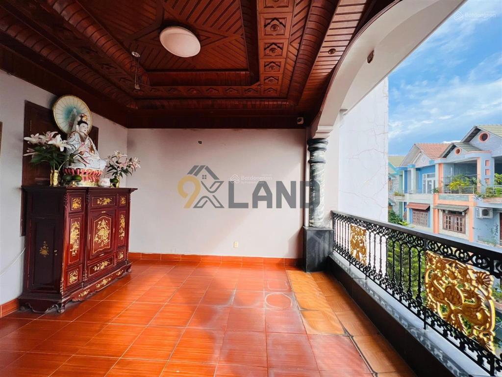Biệt phủ mặt tiền  đối diện công viên  15 tỷ ở + kinh doanh  6x15m  tặng nội thất gỗ