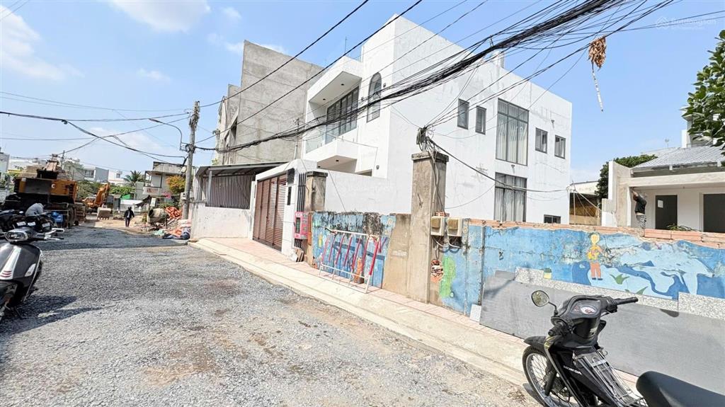 Chuẩn bị đổ nhựa  đường rộng  đất 7,56x27m  12,5 tỷ  trung tâm thủ đức  nhanh tay đầu tư