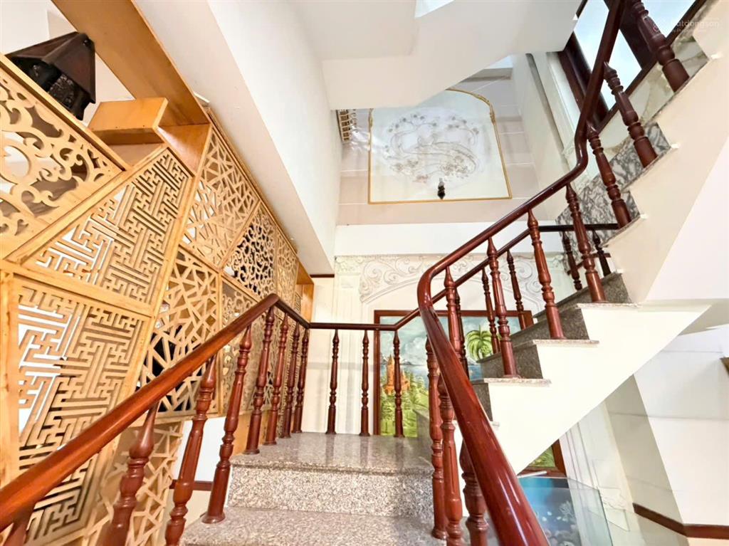 Nhà 4lầu mặt tiền kinh doanh,vp,spa.. khu vip himlam phú đông.đường rộng 10m, sát phạm văn đồng