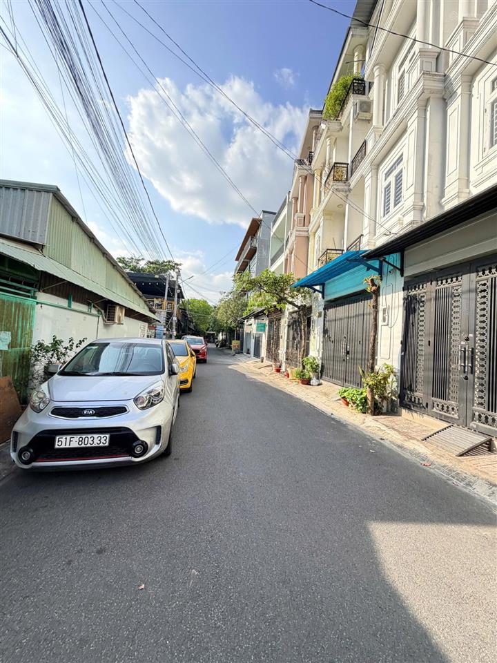 Hiếm, bán chdv 1t1l ngay công viên  hxh thông  gần hoàng diệu 2  dt 185m2 ngang 9, xd cao tầng