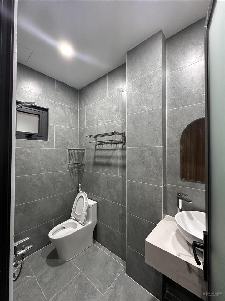 Giảm 2 tỉ bán cực gấp còn 14 tỉ 5 tầng đường nhựa gần đh cảnh sát quá đẹp quá rẻ nhanh tay!!
