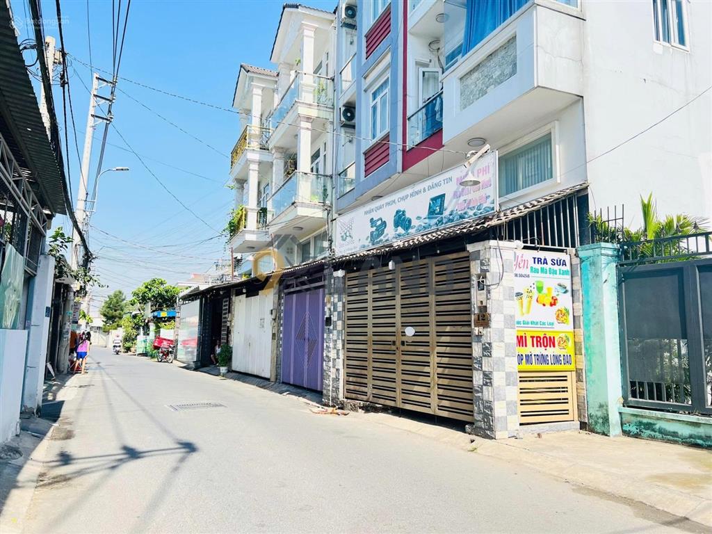 Nhà đường nhựa lô góc 3 tầng btct kinh doanh 5,5x12mkhu trung tâm thủ đức rất hiếm bán!!!