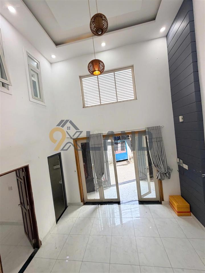 Nhà đường nhựa lô góc 3 tầng btct kinh doanh 5,5x12mkhu trung tâm thủ đức rất hiếm bán!!!