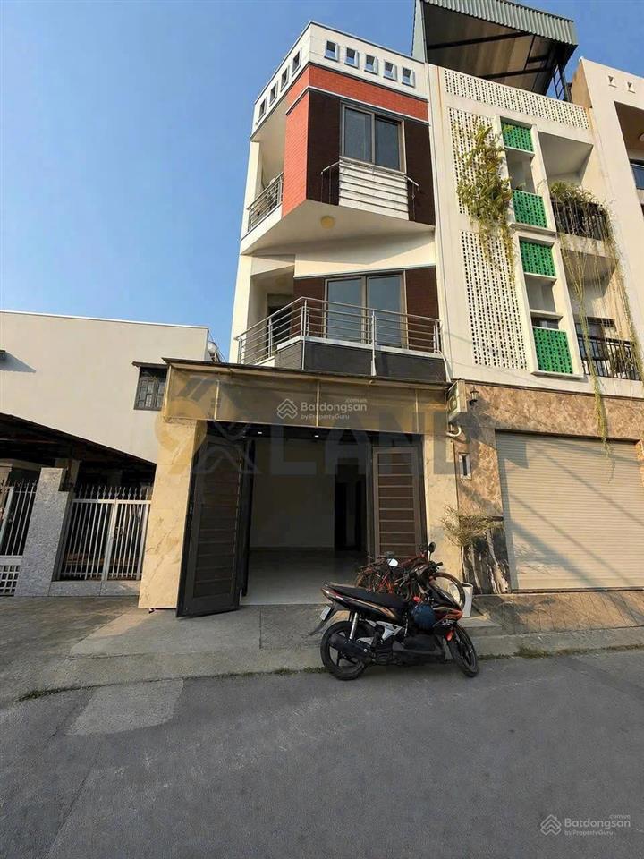 Nhà đường nhựa lô góc 3 tầng btct kinh doanh 5,5x12mkhu trung tâm thủ đức rất hiếm bán!!!