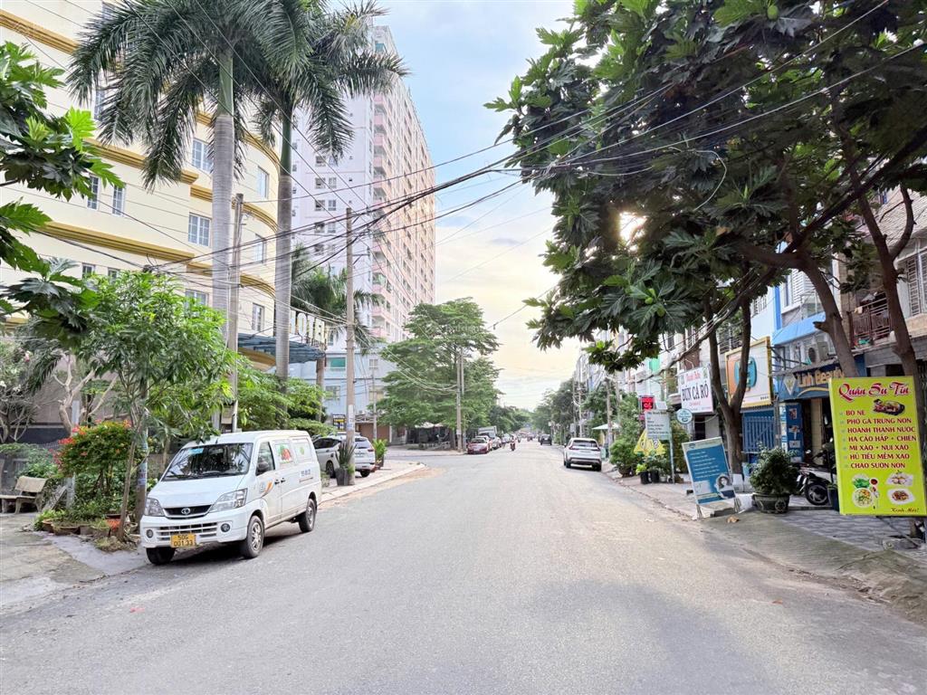 Bán cực gấp đi định cư đất 11x35m 24tỷ full thổquá rẻ!cách chợ thủ đức 100m tiện xây building!